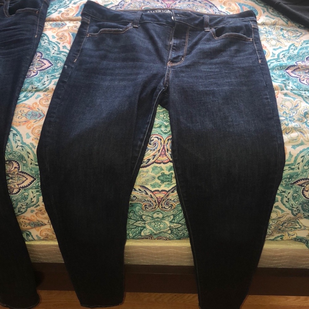 BRAND NEW NEVER WORN AMERICAN EAGLE SKINNY JEANS